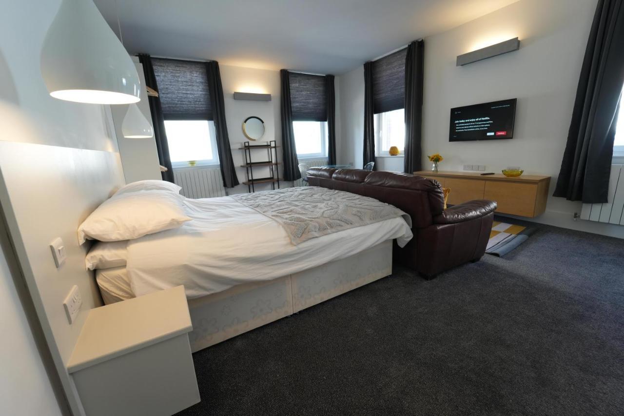 Gorgeous Comfortable Apartment On The High Street Merthyr Tydfil Exterior foto